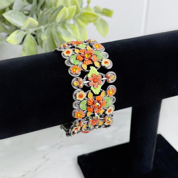 Vintage Jewelry - VINTAGE FLORAL Cluster Enamel Bracelet